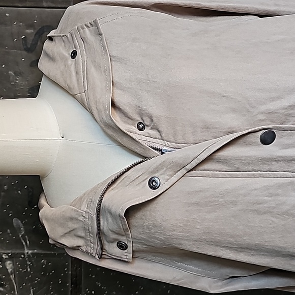 Lightweight Jacket - Picture 2 of 4